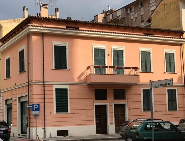 White Hotel Терни Екстериор снимка
